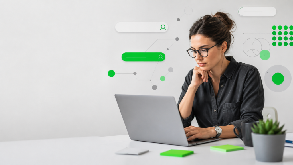 Estratega de contenido organizando oportunidades de palabras clave