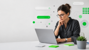 Estratega de contenido organizando oportunidades de palabras clave